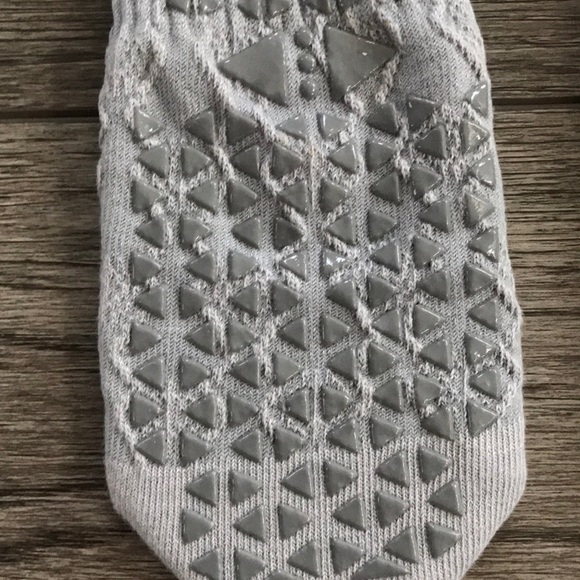 Tavi Noir & toesox Grippy Socks - Picture 3 of 4